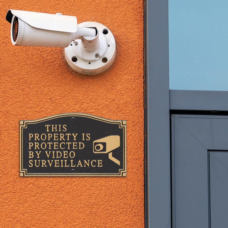 Cette propriété est protégée par un panneau de vidéosurveillance pour le jardin