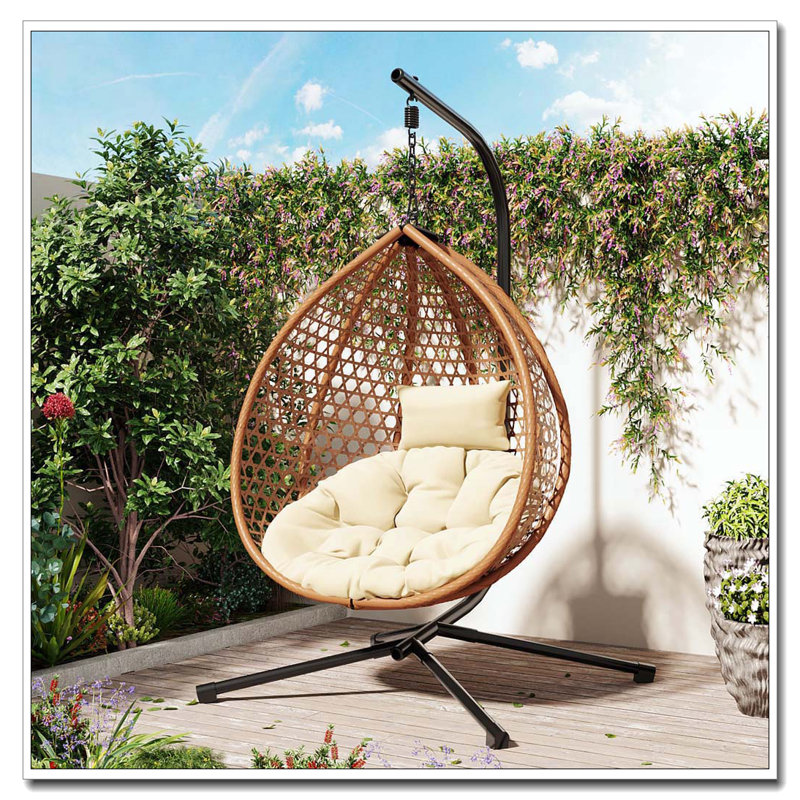 Chaise hamac en rotin tissé et rembourré