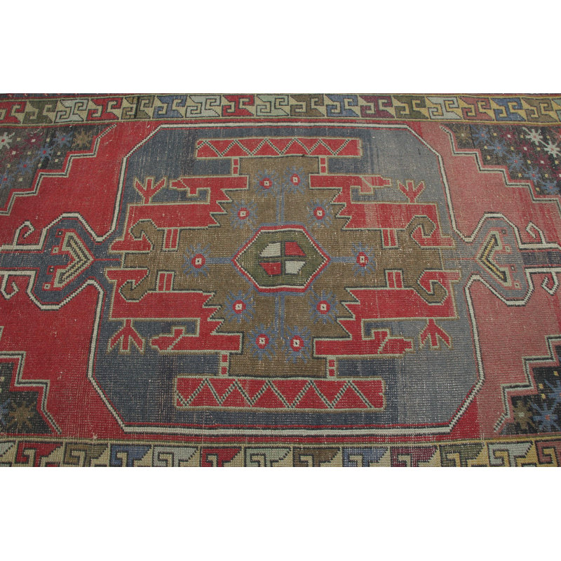 Tapis Oushak classique de style turc classique dans des tons neutres avec des accents rouges pour un salon ou une chambre à coucher élégant