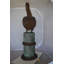 Statue Hooten Pelican sur une souche