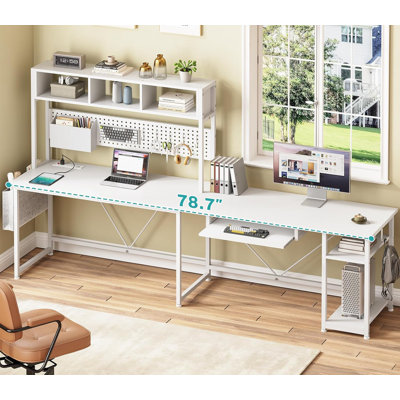 Bureau de jeu en L avec huche, bureau d'ordinateur de coin réversible de 57,5 po avec tablettes de rangement, bureau de jeu avec panneau perforé, lumières à DEL, prise de courant, plateau à clavier