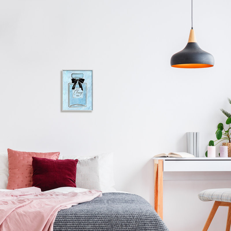«Classy Blue Perfume», estampe numérique encadrée par Martina Pavlova, Estampe numérique Farmhouse