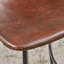  Ensemble de 2 tabourets de bar en similicuir, design industriel moderne avec pieds en métal, siège confortable de style selle, parfait pour la cuisine ou le bar, brun