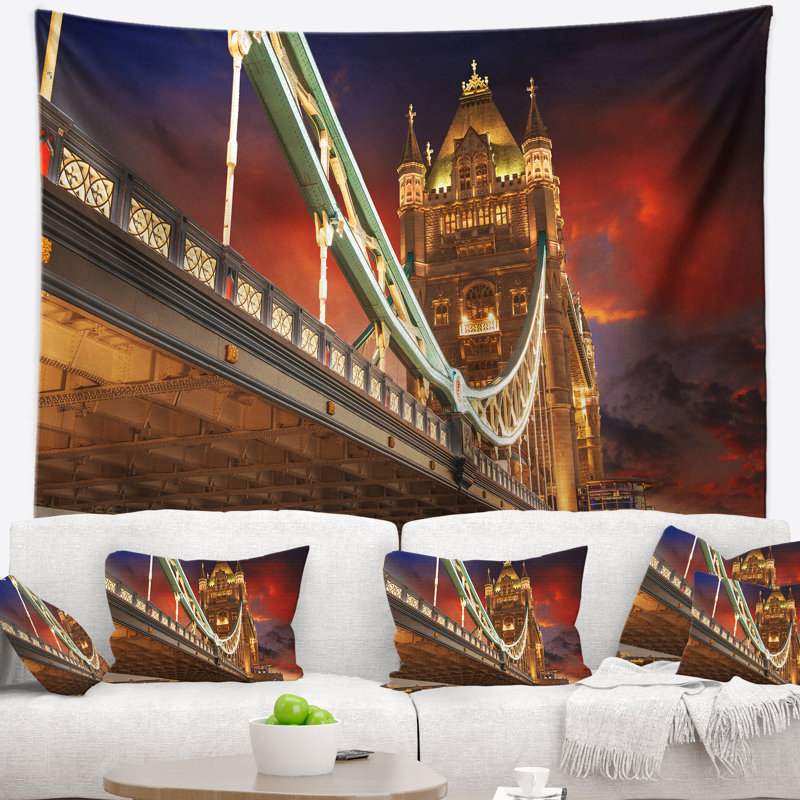 Cityscape de polyester moderne avec pont tour à tapisserie avec accessoires suspendu inclus, H 32 po x l 39 po