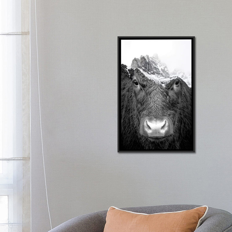 Bull par Paul Haag - impression sur toile, H 26 po x l 18 po x P 1,5 po, Toile avec cadre noir