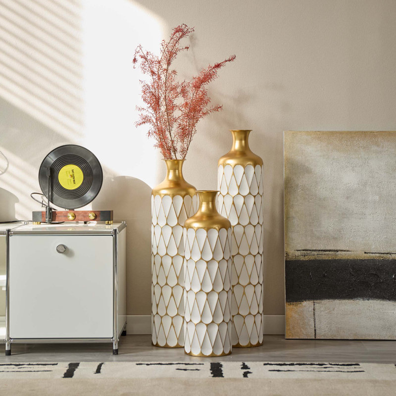 Ensemble de 3 grands vases en métal