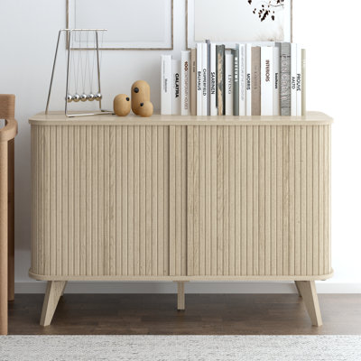 Buffet cannelé moderne avec portes et tablettes coulissantes 42,1 po Aurel