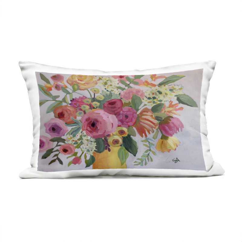 Coussin d'extérieur à motif de fleurs assorties roses et jaunes par Suzanne Allard