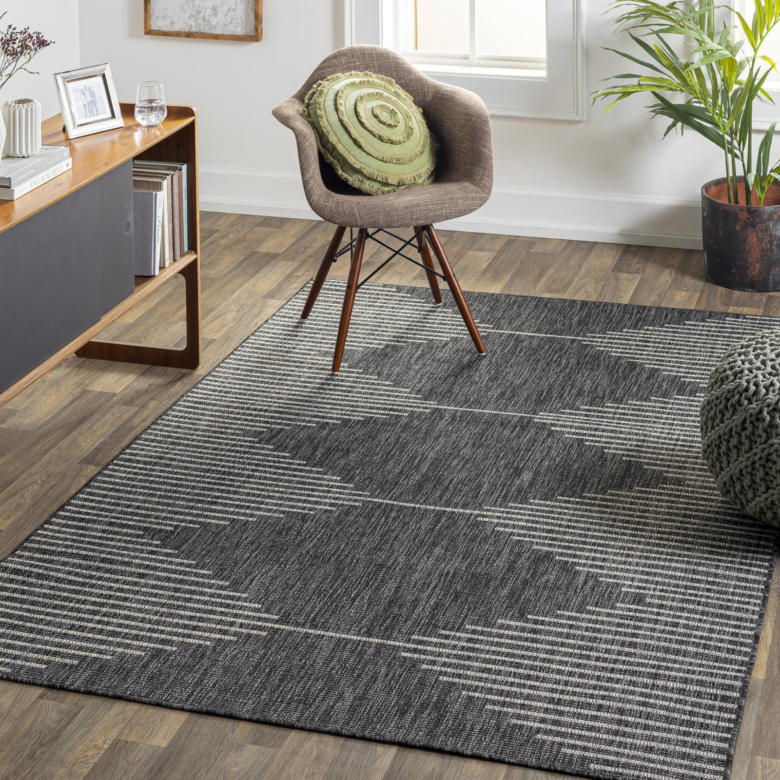 Abdulazeez Irielle Geometric Black Indoor/Outdoor Area Rug, Rectangle 7'10" x 10'2"