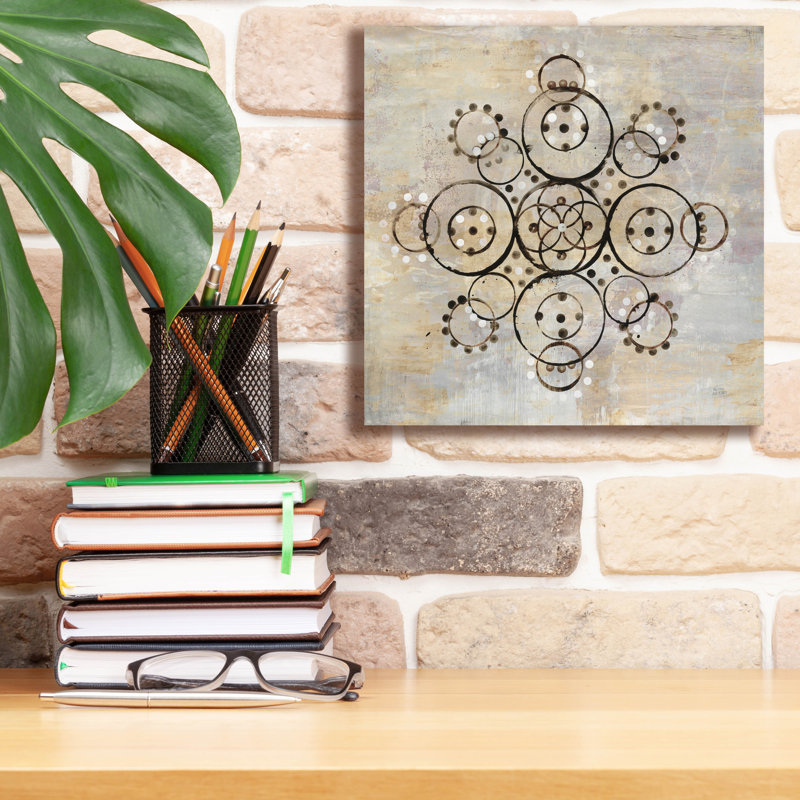 «Neutral Mandala 1» par Melissa Averinos, art mural sur toile, H 12 po x l 12 po x P 0,75 po