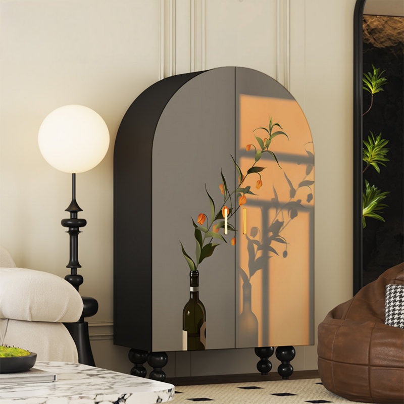 Armoire arquée avec tablettes et portes