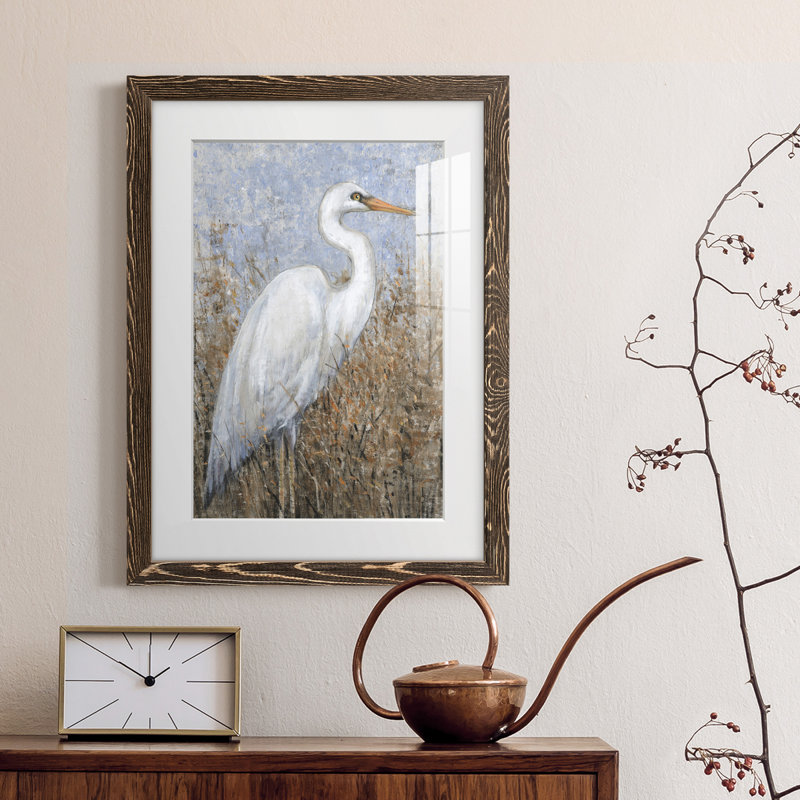 White Heron I encadré mat - prêt à accrocher, Papier avec cadre noyer, H 31,5 po x l 23,5 po x P 1 po, Blanc