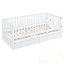 Lit simple en bois Joann avec garde-corps de clôture et 2 tiroirs-591896962