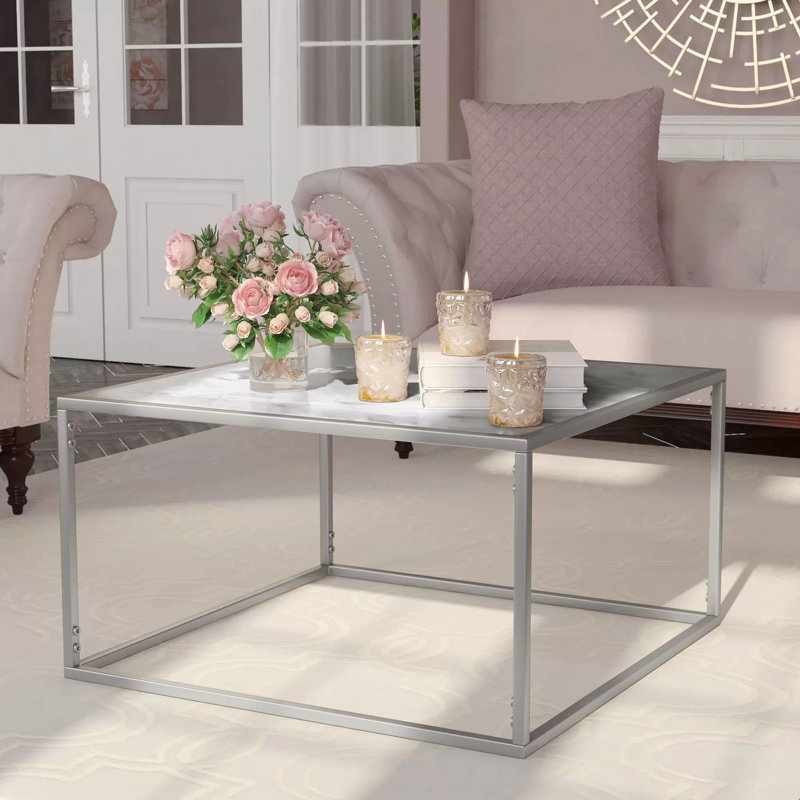 Table basse Laaspere, Plateau en imitation marbre blanc / base argentée