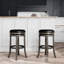 Tabouret de bar 30 po gris vieilli, siège en cuir noir, pivotant à 360 °, siège de 17 po de diamètre, repose-pieds de 12 po, fabrication en bois gris avec cuir, fauteuil rotatif. Fabrication en bois franc-862765965-856244111-856244110