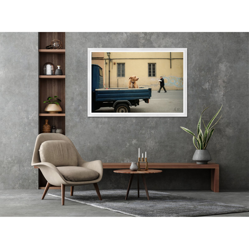 Lucca en attente, Cadre blanc, H 35,5 po x l 54,75 po x P 1,5 po