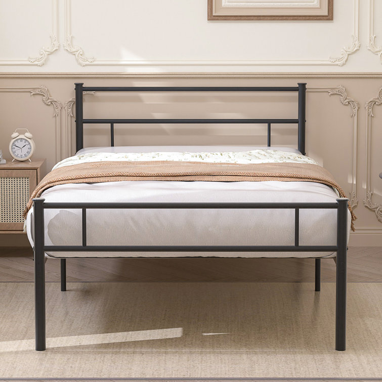 Base de lit en métal robuste avec tête et pied de lit Kempst, lit plateforme avec espace de rangement sans sommier tapissier