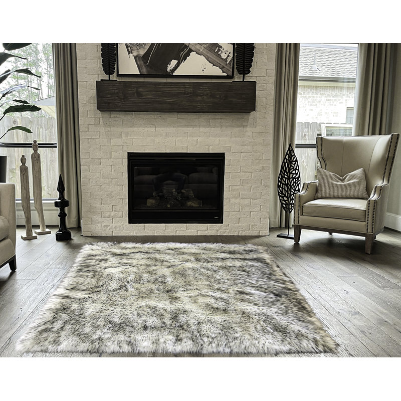 Mar Vista Faux Sheepskin Indoor Rug, Square 9'6" x 9'6"