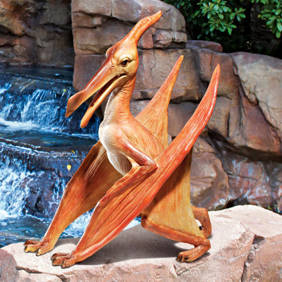 Statue de dinosaure ptérodactyle à l'échelle du jurassique