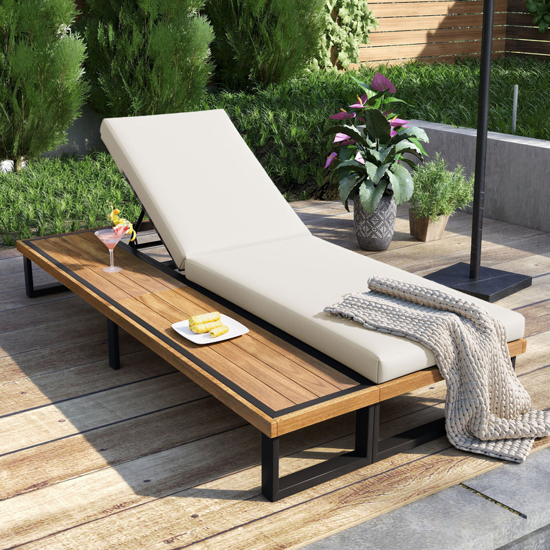 Chaise longue d'extérieur en bois d'acacia, avec dossier réglable à 5 positions, fauteuil inclinable avec coussin, chaise longue avec table d'appoint en bois