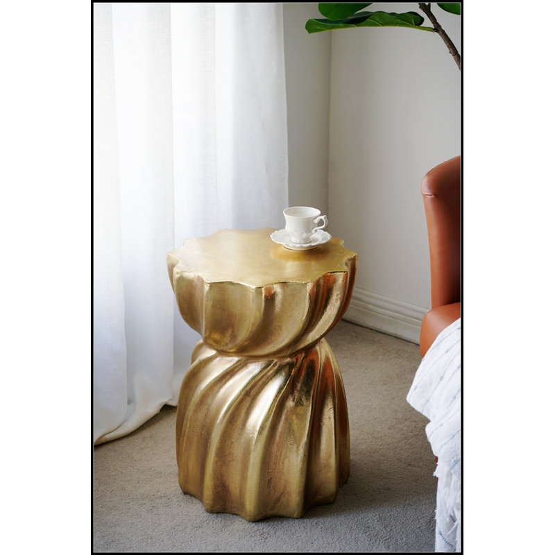 Tabouret d'appoint 14 x 14 x 18,7 po en magnésium doré avec motif sculptural tourbillon, table d'appoint contemporaine, présentoir décoratif ou siège supplémentaire