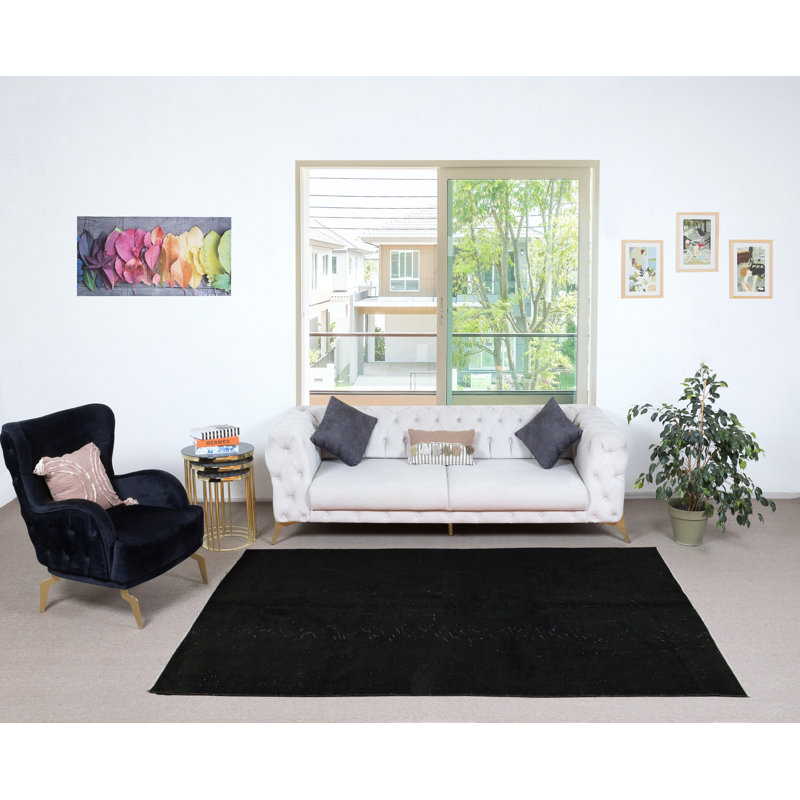 Tapis 5,3 x 9 pi de couleur noir uni teint à la main en Turquie
