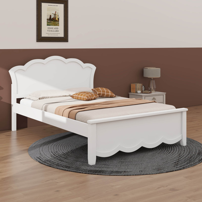 Lit plateforme double en bois avec tête de lit
