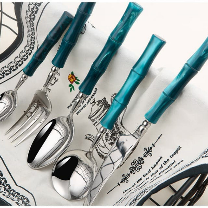 Ensemble de couverts 7 pièces en acier inoxydable de qualité supérieure avec poignée en bambou acrylique, comprenant un couteau à steak, une fourchette, une cuillère et une cuillère à café pour un repas élégant