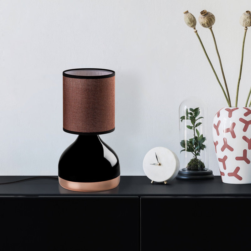 Lampe de table moderne avec corps en métal, couleur noire, 6,7 x 6,7 x 13,0 pouces | Capuchon en tissu, H 5,5 po de diamètre: 6,3 po | Douille E27 (40 W maximum, ampoule non incluse) | Éclairage élégant et fonctionnel pour la maison et le bureau