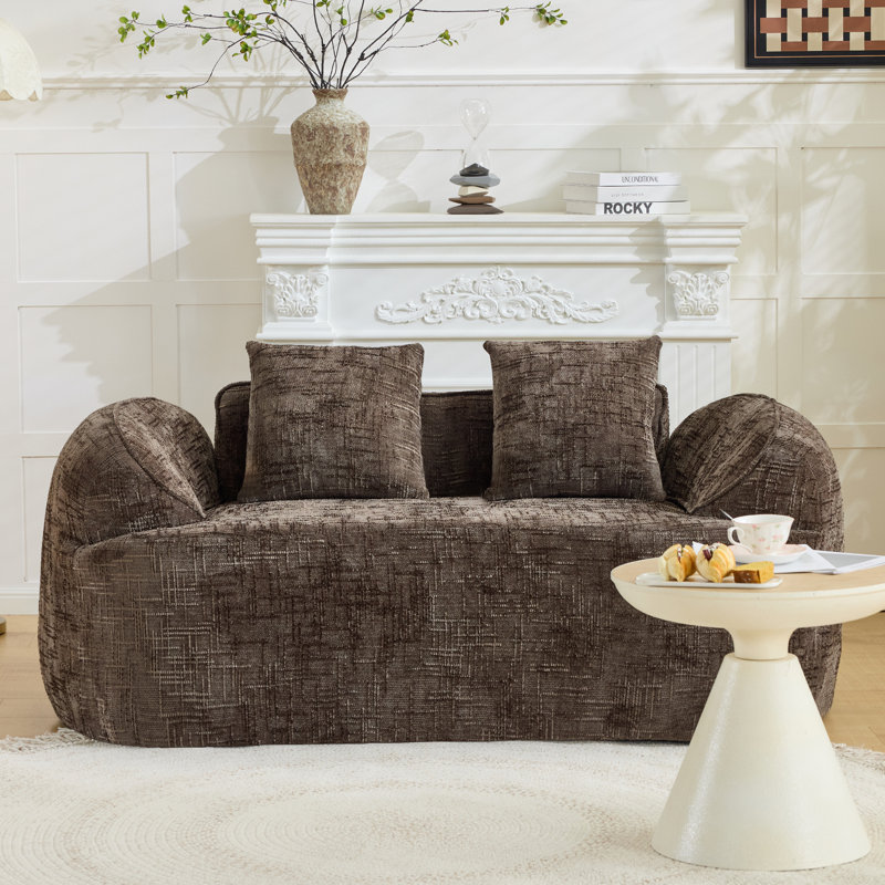 Causeuse courbée 67 po avec accoudoirs et deux coussins sans assemblage, Chenille brun, Brun