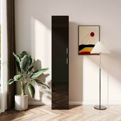 Armoire autoportante avec tablettes réglables et deux portes pour la cuisine et la salle à manger