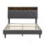 Très grande base de lit tapissier très grand avec une tête de lit moderne en tissu touffeté à boutons, ports USB, station de charge pratique, deux poches latérales, ne nécessite pas de sommier, gris foncé-882173538-882173537