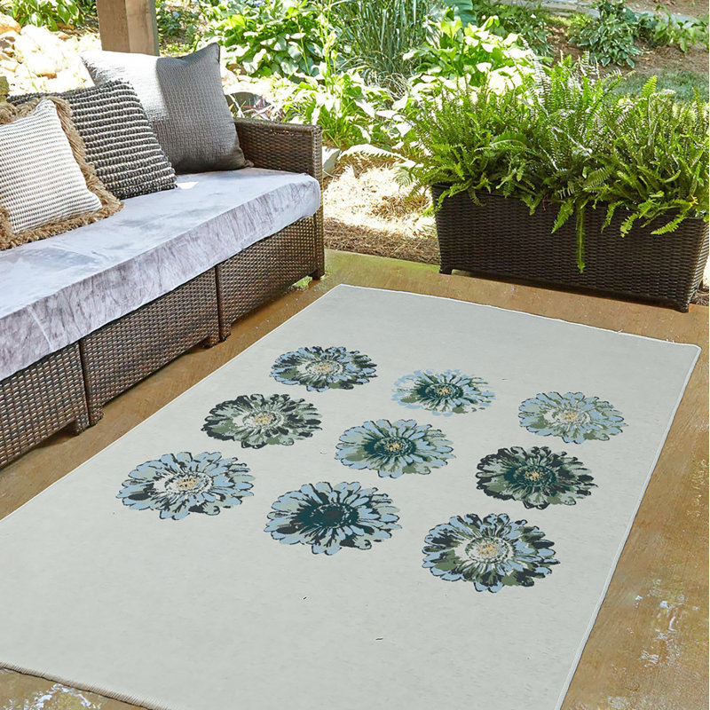 Jaak Chenille Floral Indoor Rug, Rectangle 5' x 7'