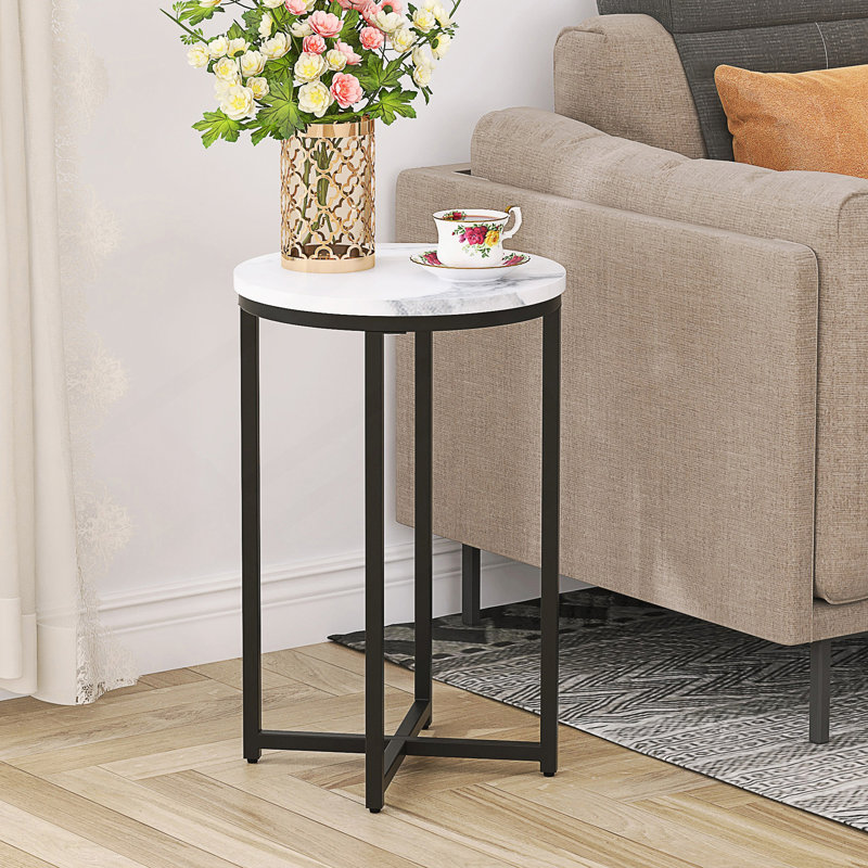 Table d'appoint moderne en faux panneau de fibres à densité moyenne, compacte et élégante pour les petits espaces, facile à assembler et à entretenir.