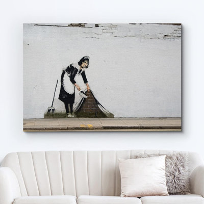 Banksy Maid Sweeping Under Tapis sur toile