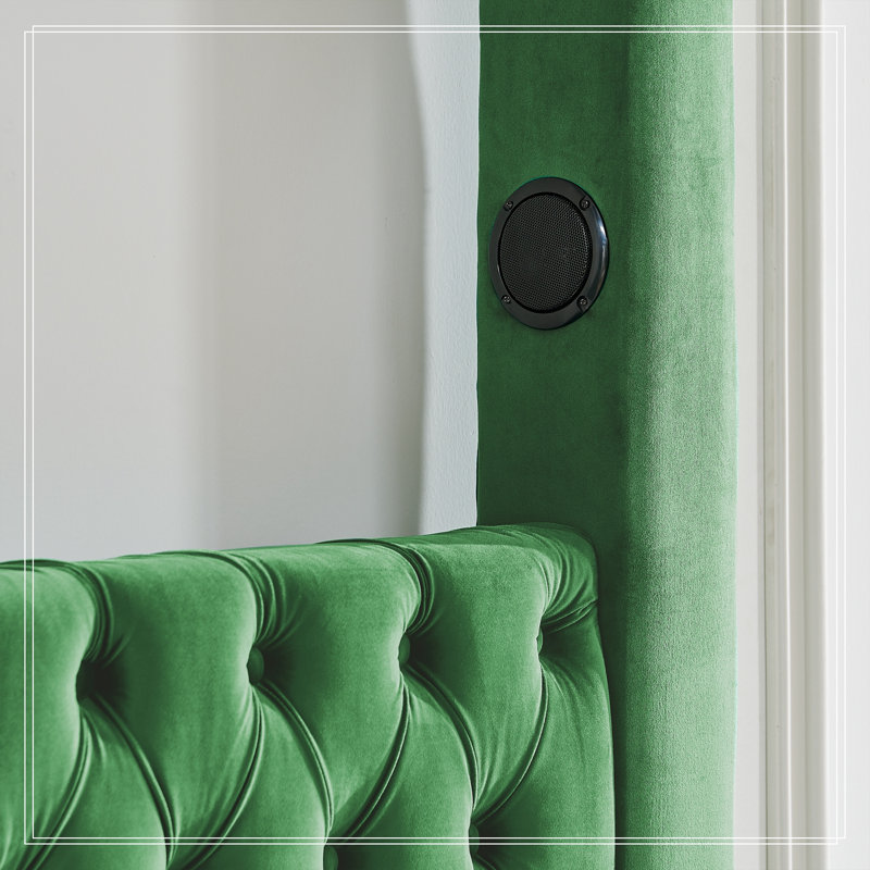 Lit Queen Velvet Rigsby avec tête de lit capitonnée, haut-parleur Bluetooth intégré et ports de chargement, Green
