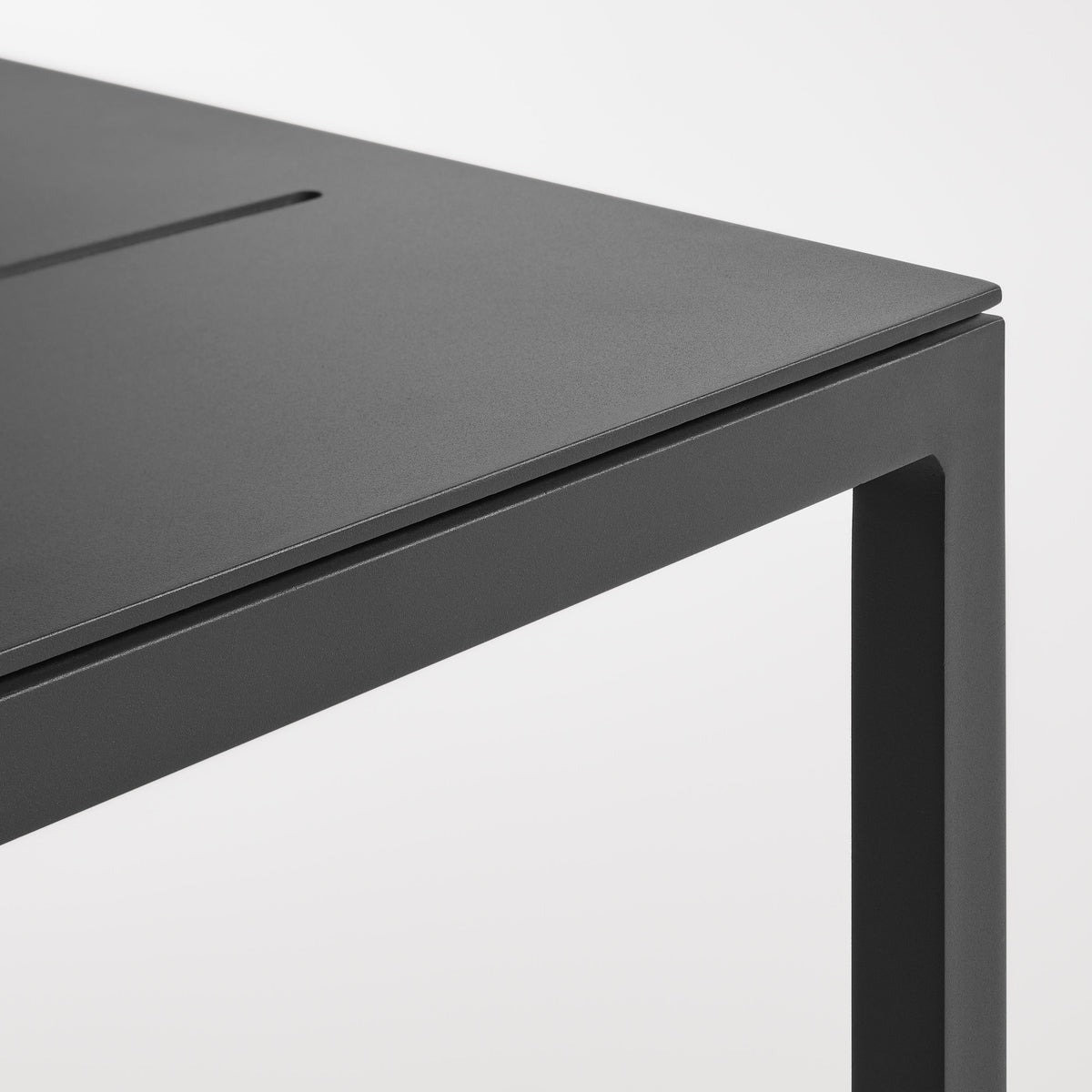 Skiff 39 " Patio Table, Carbon