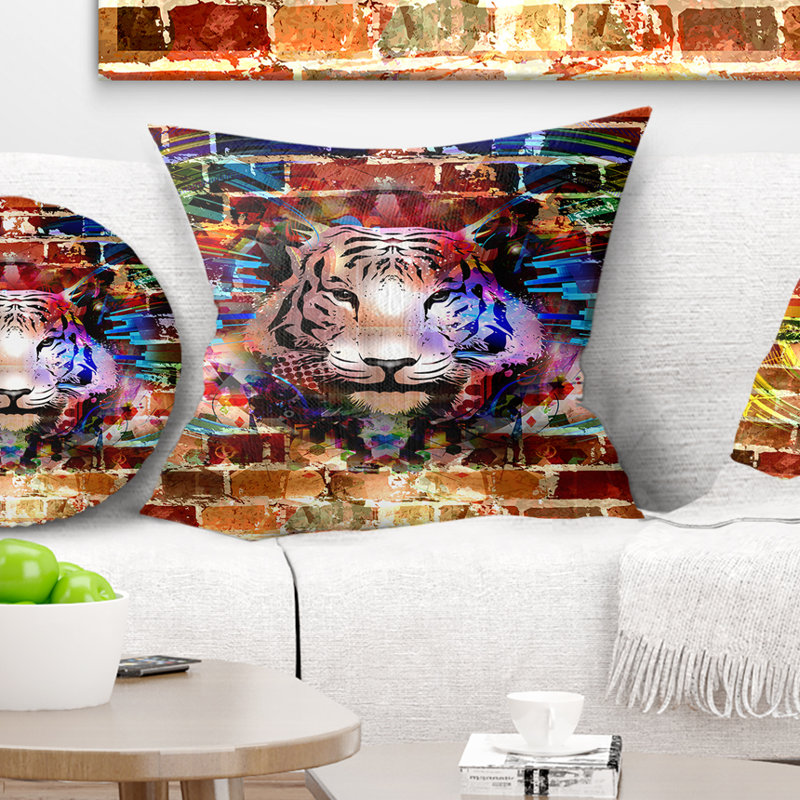 Tigre sur un motif de briques abstraites - coussin imprimé abstrait, 16 po x 1 po, Coussin décoratif