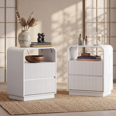 Ensemble de table de chevet à 3 tiroirs l 21,6 po avec station de charge, armoire de chevet cannelée pour chambre à coucher, profil courbé