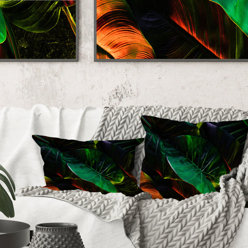 Feuilles tropicales ton sur ton noir - Coussin décoratif imprimé tropical 1