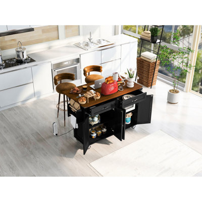 Îlot de cuisine de 53,5 po avec bloc d'alimentation, abattant, 4 portes, 2 tiroirs, 5 roulettes pivotantes, grain de bois noir et brun, prises de courant intérieures réglables, ports, tablettes, armoire verrouillable,