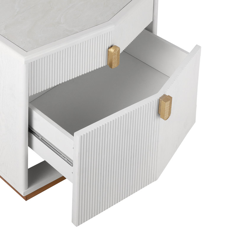 Ensemble de chambre à coucher moderne de 3 pièces pour lit king, comprenant 1 lit rembourré en tissu avec sommier métallique discret et 2 tables de chevet.