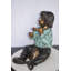 Statue en bronze Terflinger, jeune enfant avec un vieux téléphone - Taille: L 21 po x l 14 po x H 19 po.