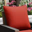 Chaise en osier de bois avec coussins-108804217