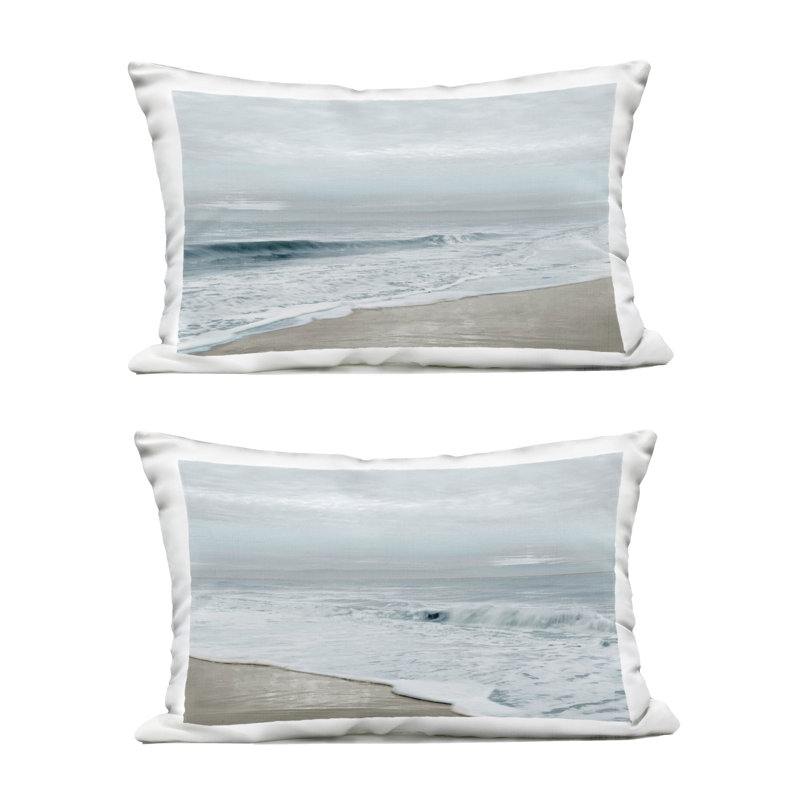Ensemble de 2 coussins décoratifs d'extérieur Morning Bliss Coastline, par Natalie Carpentieri, Bleu nautique et plage 1
