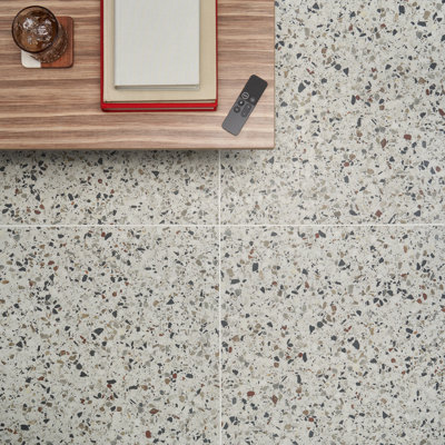 Carreau simple en porcelaine terrazzo 23 "x 23" Bryant