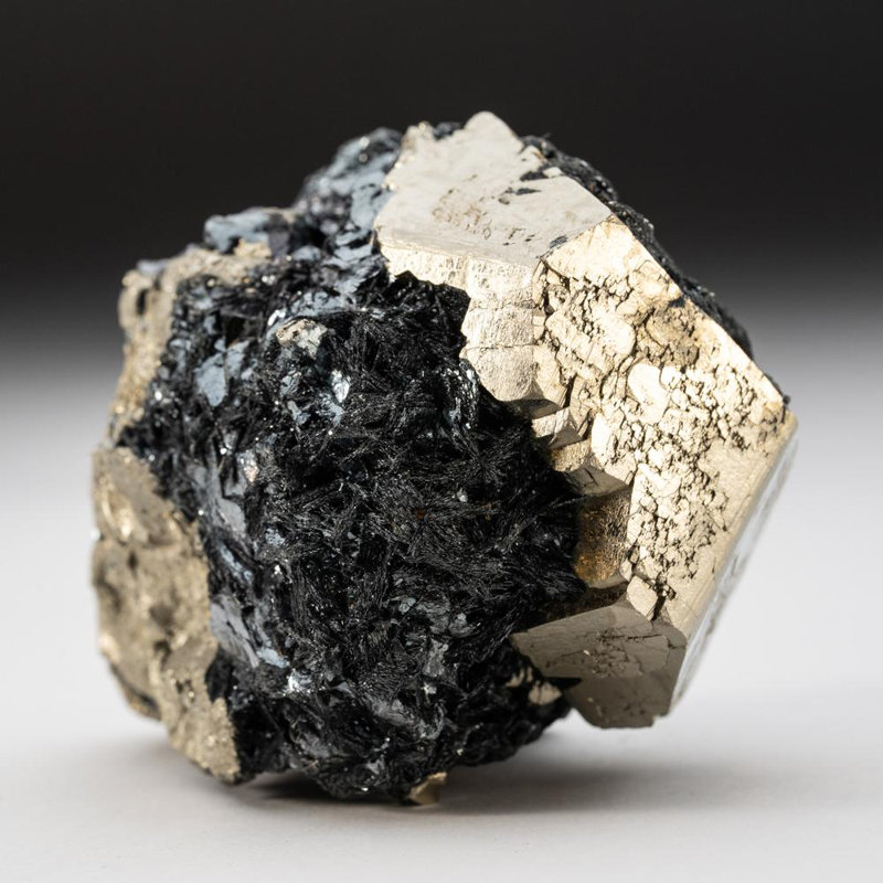 Pyrite véritable sur grappe d'hématite