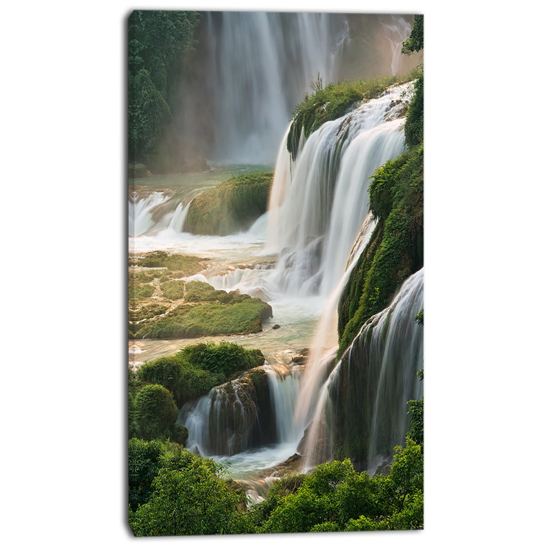 « detian cascade », reproduction de photo sur toile tendue, H 20 po x l 12 po x P 1po