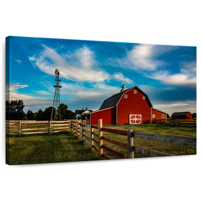 Lilie Windmill By The Farmhouse