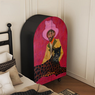 Armoire arquée avec tablettes et portes